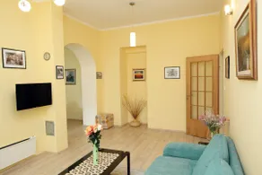 Spacious Apartment in a Charming Small Town - Image 5