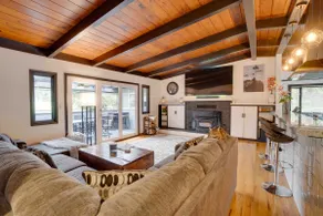 Redwood Retreat: Hot Tub, Outdoor Kitchen & Fire - Image 4