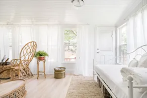 Sunny, Historic Home from Home in Hip Bishop Arts District - Image 3