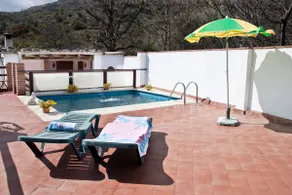 Accommodation with a Pool and Beautiful Views - Image 3