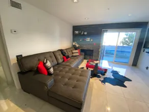 Contemporary Condo in Heart of Downtown Santa Ana - Image 3