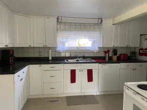 All Season Rental in the Heart of Sylvan Beach - Image 2