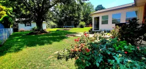Luxury Red door Home - Image 3