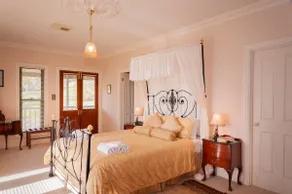 Lindsay House - Image 3