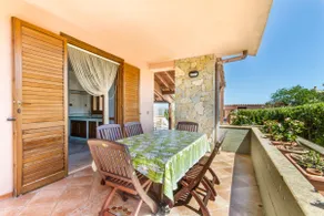 HELLE MEDITERRANE VILLA MIT TERRASSE UND GARTEN NUR 50 METER VOM MEER ENTFERN - Image 2