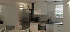 Modern furnished 2-room apartment, parking, garden, all comforts - Image 2