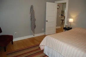 Cozy downtown cottage - Image 4