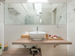 Modern apt 3bd 3bth regal palace museums duomo - Image 5