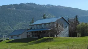 Relaxing Blue House in the country 8 min to Lake - Image 3