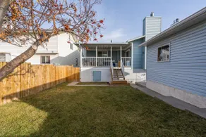 Spacious Oasis 2 bed suite with private entrance - Image 5