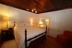 Carriage House, 2 Bedroom, 2 Bath, King bed, pool! - Image 3