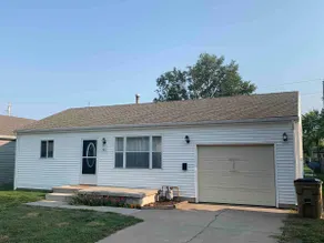 Charming Fully Furnished 2 Bedroom House & Garage - Image 3