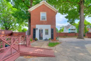 The Carriage House at Bent Oaks Manor - Image 2