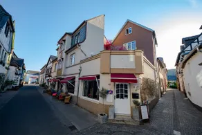Arthostel in the art & red wine town on the Rhine. - Image 3
