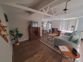 Bungalow by the lake ~ 1 block to lake - Image 2