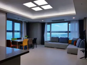 This is a 59 pyeong full-option residence right in front of Ulsan Mongdol Beach. Enjoy a stunning ocean view at our home. - Image 2
