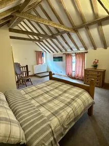 Charming Romantic Cottage + Hot Tub - Image 3