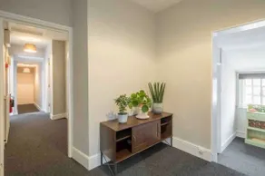 Cambridge 3 bedroom flat with private parking - Image 5