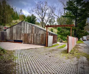 2 bedroom house with hot tub - Image 2