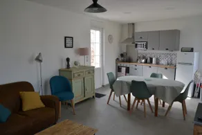 Nice fully renovated home - Image 2