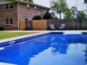 s1. Beautiful home in historic Scottsboro w/ pool - Image 2