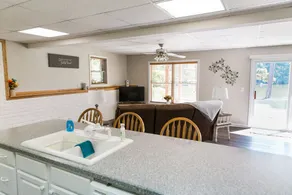 Safe Harbor on the Lake. Spacious, private! - Image 5
