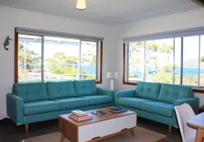 BICHENO BEACH BUNGALOW: Beautiful Waterfront Pad! - Image 2