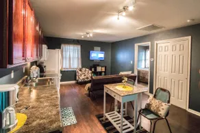 Alabama Carriage House - Image 2