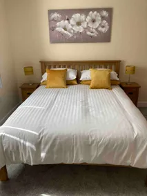 3 bedroom accommodation in York - Image 2