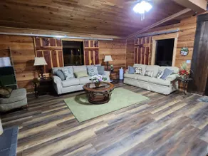 7. gorgeous creekfront lodge - Image 4