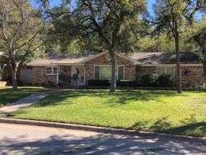 Bright ranch-style 3BR in heart of Dallas-Ft Worth - Image 2