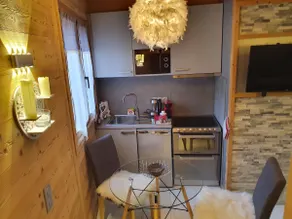 SMALL ROMANTIC CHALET WITH JACUZZI - Image 5