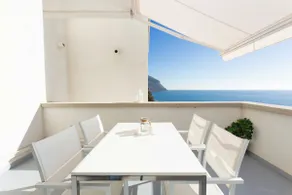 Frontline Beach Apartment - Image 4