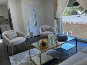 Burbank White House 2 bedrooms - Image 2