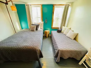 A Skipper's Historic HULLY~King Bed~ Private Apt - Image 3