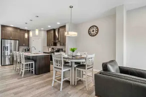 Spacious Home 3BR 6 Beds with Office and Parking - Image 3