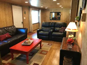 Lake Life Getaway - Image 2