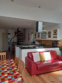 Beautiful secluded city central home - Image 5