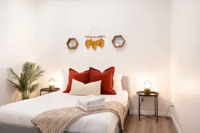 🌿Beautiful Boho Top Floor Condo DT w/ King Bed🌿 - Image 5