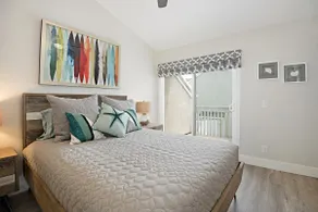 Chic Upstairs Condo Steps from Strands Beach - Image 2