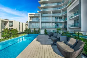Retro Modern with Pool near Westfield Doncaster - Image 4