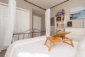 Kozy Howse Private Basement Suite - Image 3
