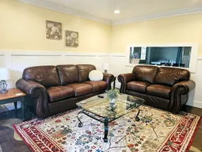 East Bay Bungalow Sleeps 8 - Image 2