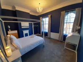 Chic 5 double bedroom house - 15 min to Manchester - Image 4