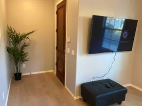 Cozy home in Gilbert with community parks - Image 3