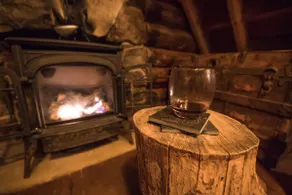 Calme, confortable, cabane en rondins de luxe, bain à remous privé, Brookside - Image 3
