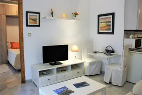Cosy apartment in the old town at 2 min from beach - Image 3