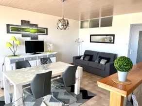 SPACIOUS APARTMENT WITH LARGE BALCONY FACING THE SEA - Image 3