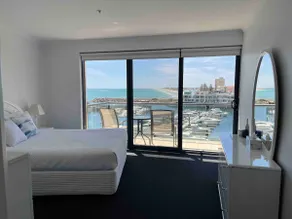 The Penthouse! Beach & Marina views. Free parking - Image 3