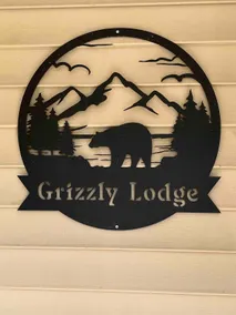 Grizzly Lodge, Spacious, quiet 4 BED & 2 bath - Image 4